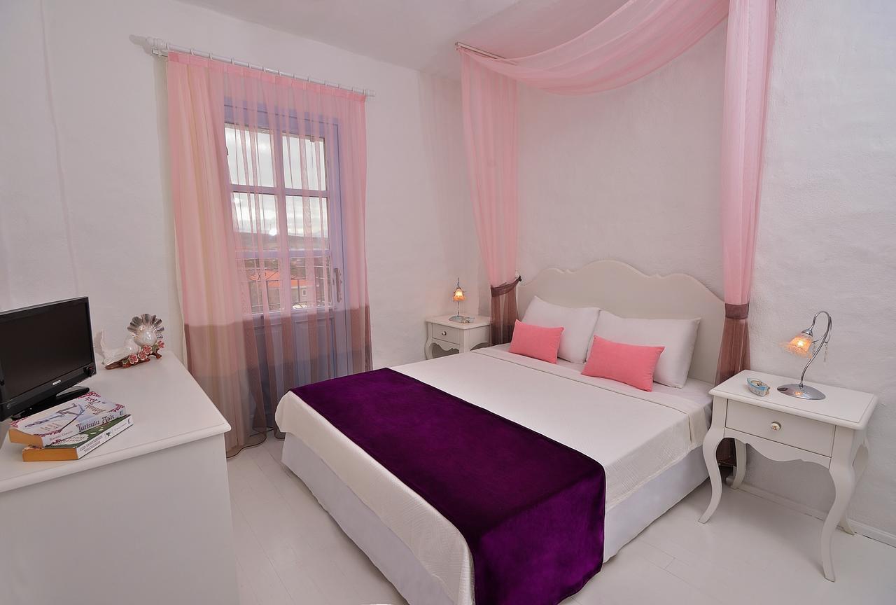 Balambaka Hotel - Alacatı Bagian luar foto